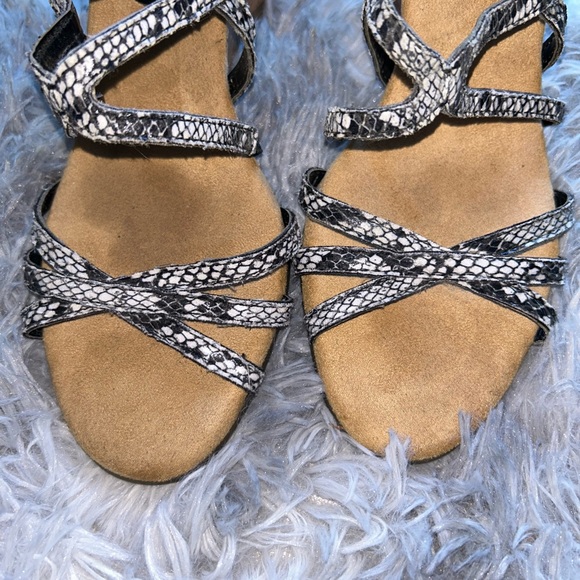 Aerosoles Broomstick Snake Print Leather Wedge strappy Sandals Women's 7.5 - Picture 3 of 9